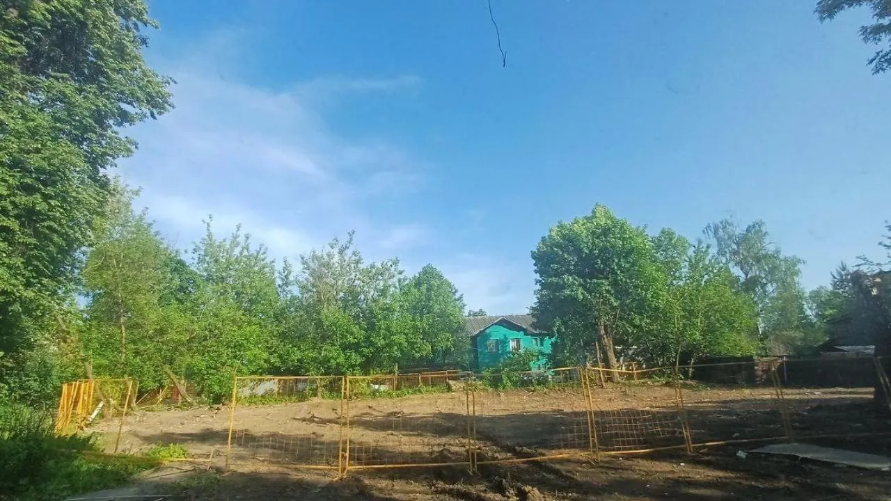 В Мытищах демонтировали аварийное здание на Ульяновской улице
