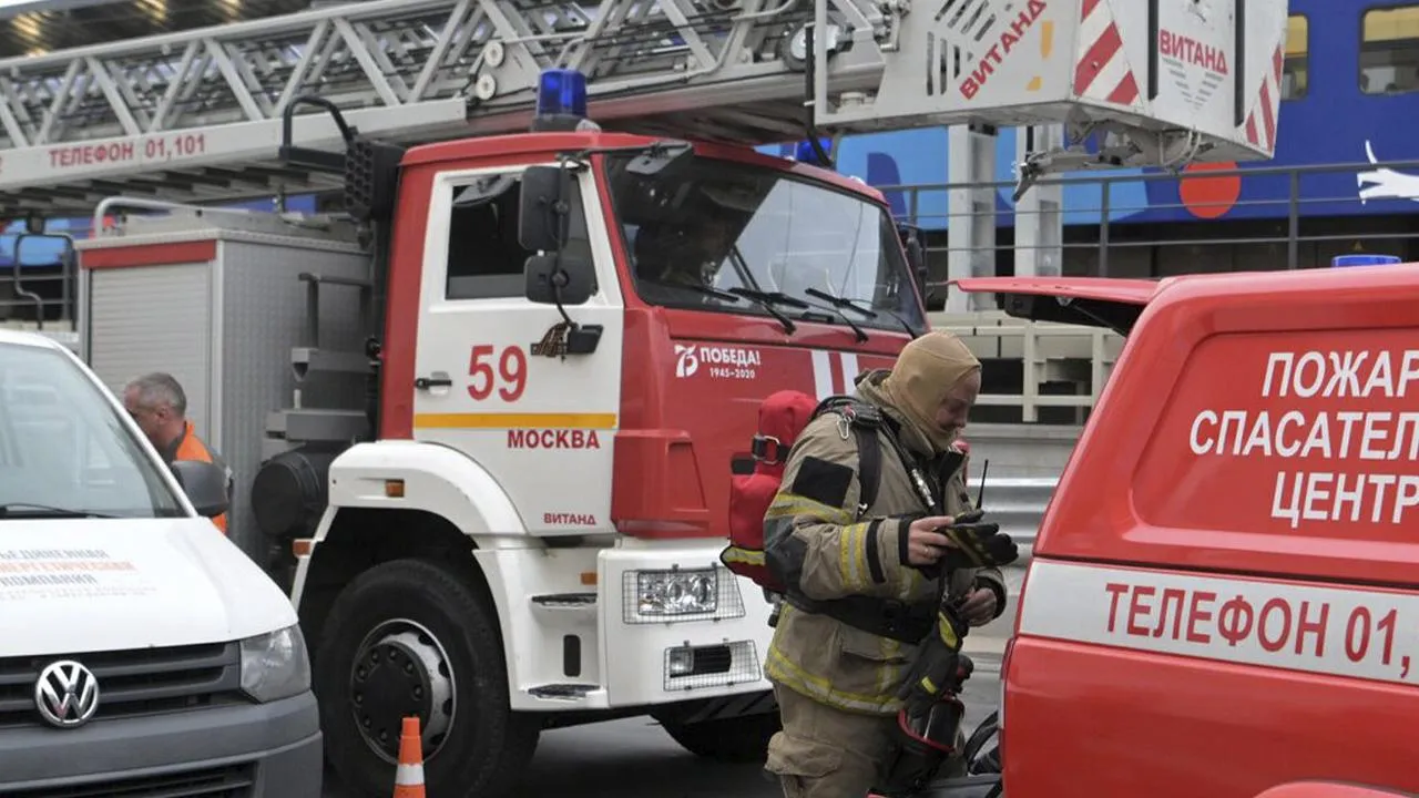 «Потушили быстро»: очевидцы рассказали о возгорании на территории больницы в Люберцах