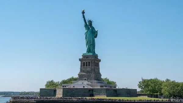 Депутат Шеремет предложил перенести статую Свободы из США в Россию