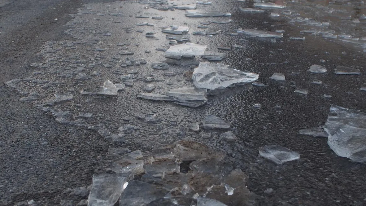 Стихия в Хабаровске: ледяной дождь парализовал транспорт и заблокировал авиасообщение