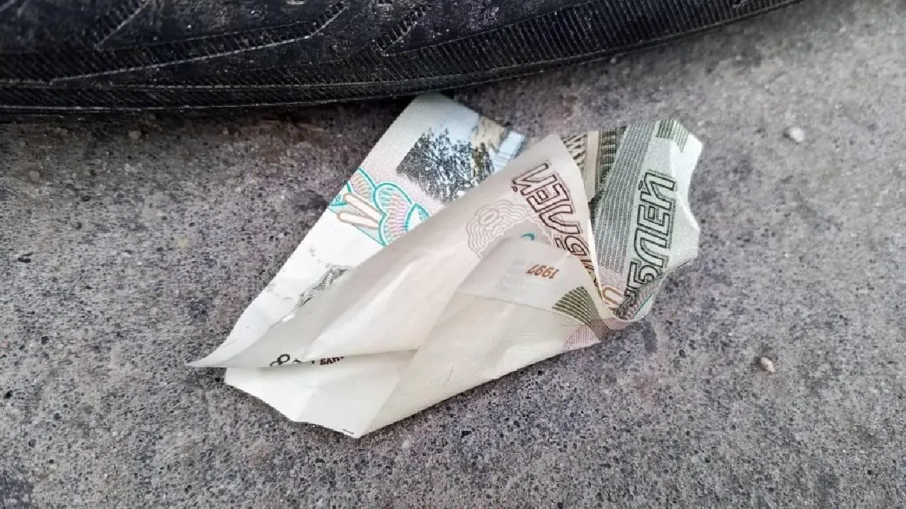 «От греха подальше»: жители Егорьевска находят на улицах города разбросанные «сотки»