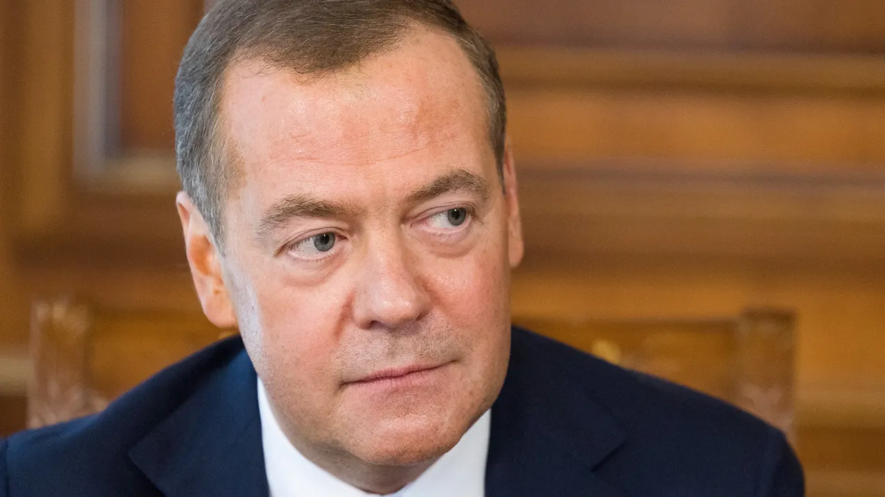 Россияне призвали Медведева перейти от слов к действиям в отношении укронацистов