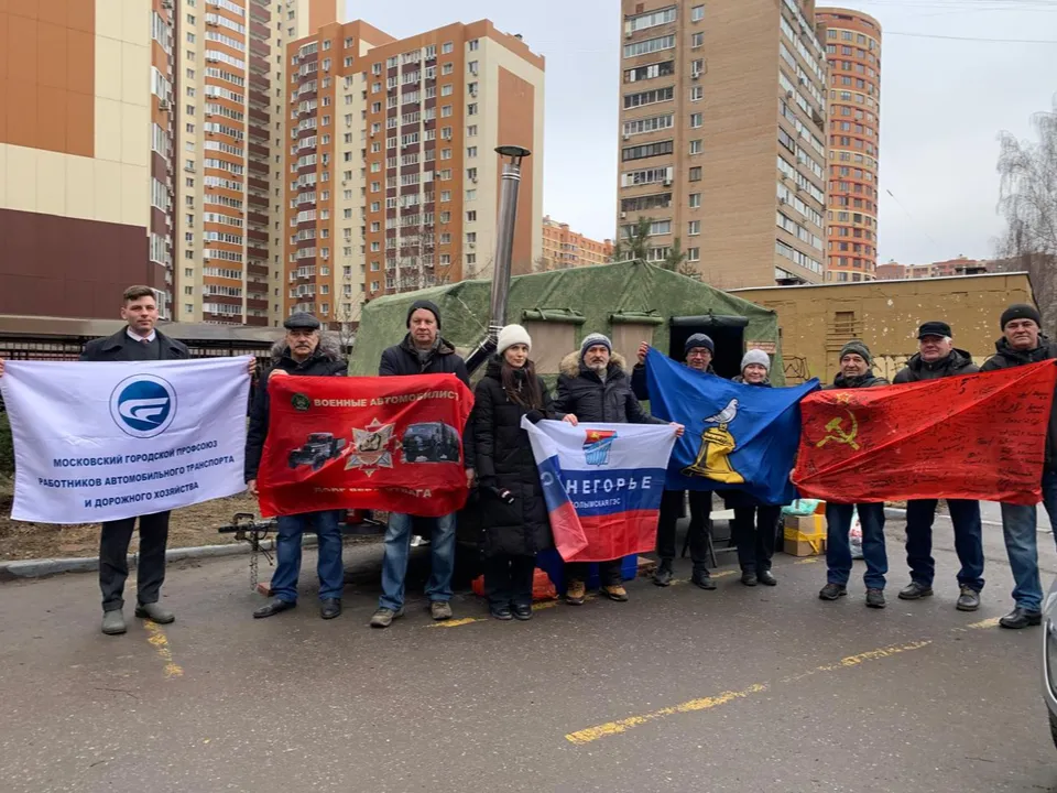 Жители Реутова и однополчане Валерия Сайгакова. Фото: личный архив Валерия Сайгакова