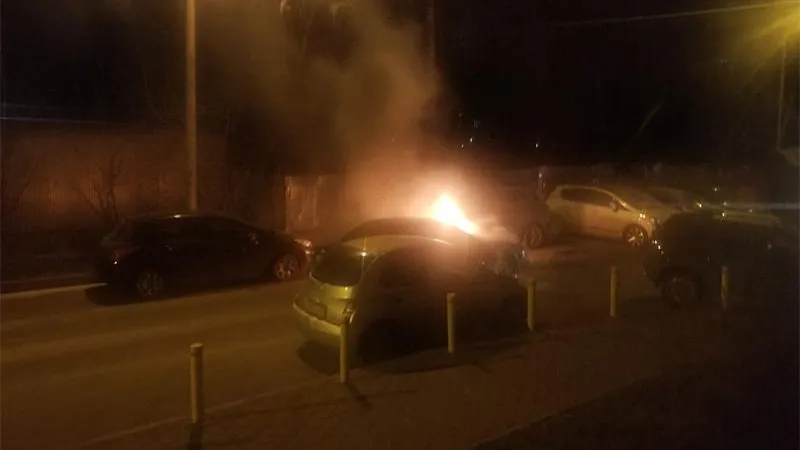 Легковушка загорелась на ходу в Мытищах