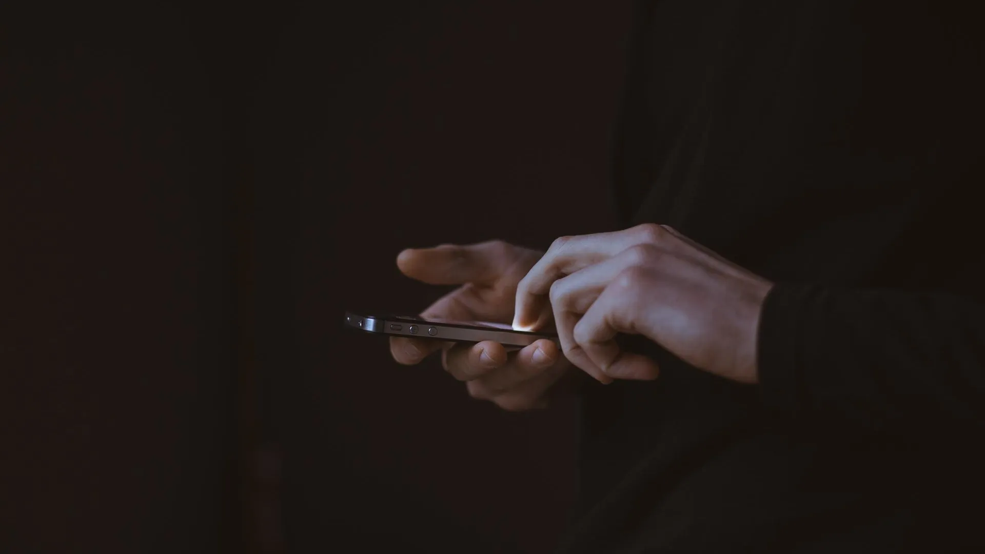 «Почта России» предупредила о мошенничестве с кодами из SMS