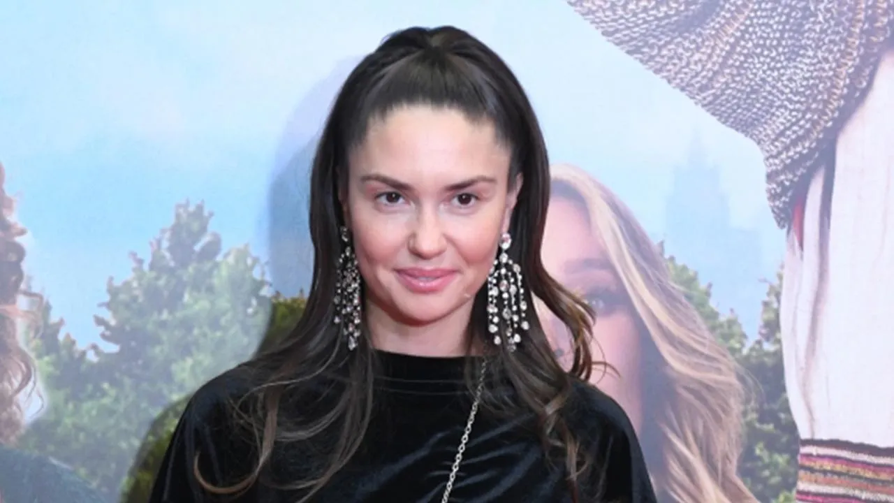 Агата Муцениеце привела в восторг фанатов новым снимком в нижнем белье