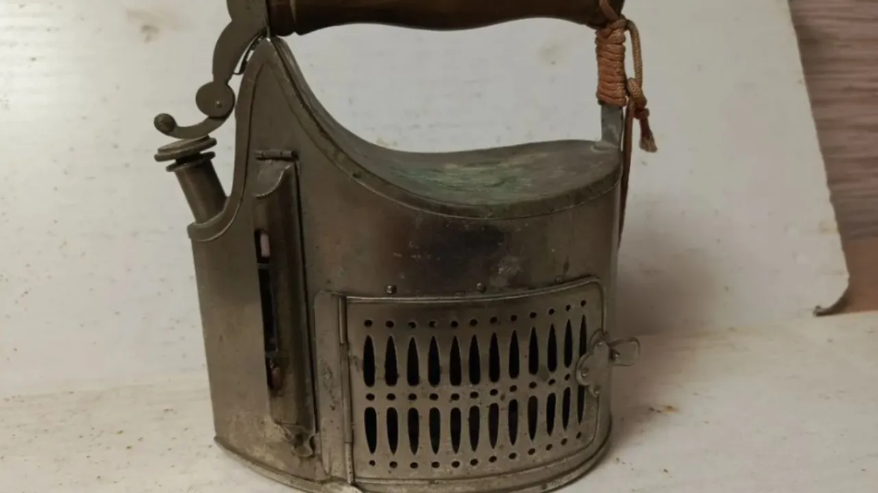 Гладить так, как самурай: в Подмосковье аз 20 тыс. рублей продают редкий умный утюг из прошлого