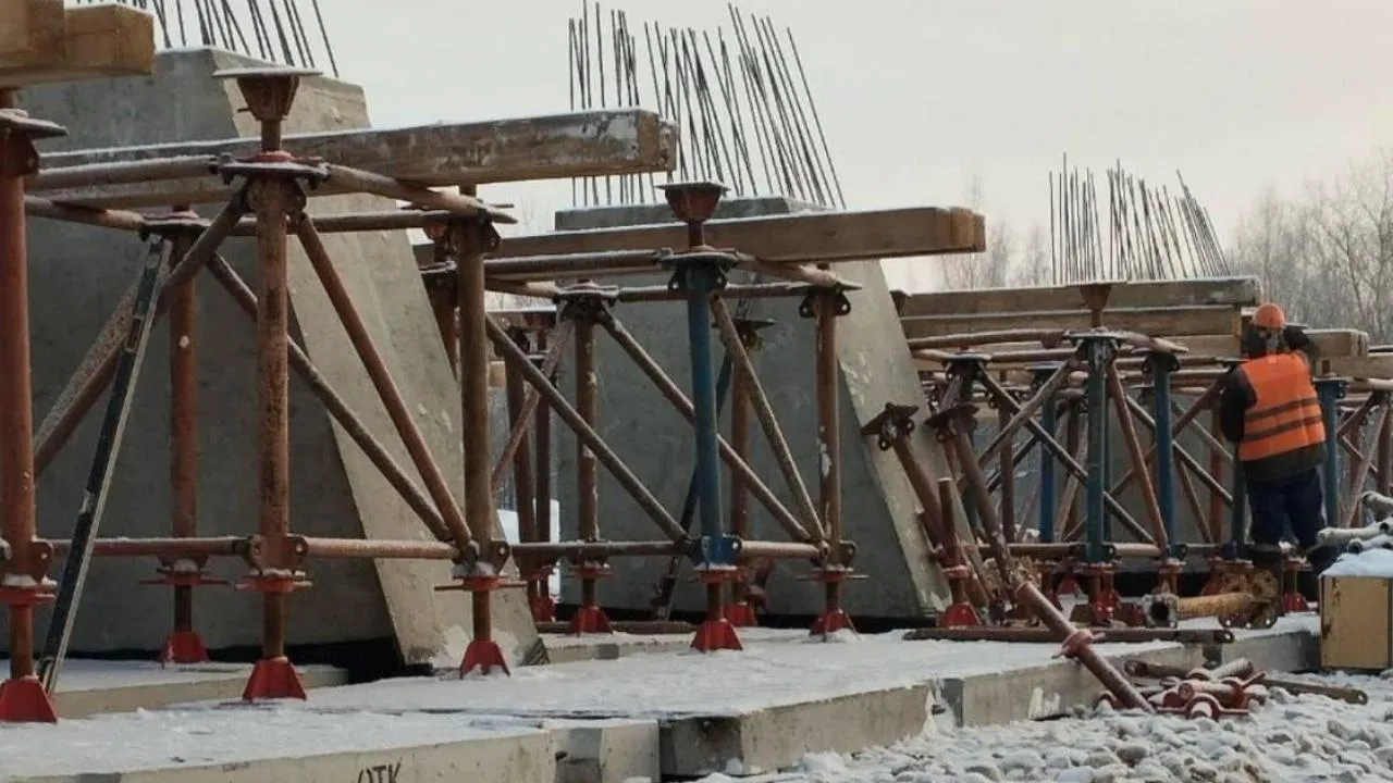 В Балашихе приступили к устройству ригеля на путепроводе у станции Черное