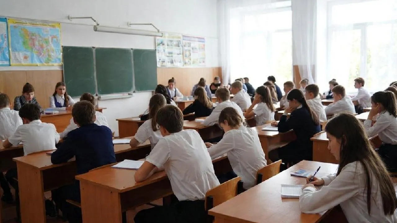 В российском городе дети смогут посещать школы по специальными браслетами