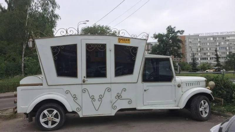 Карету, сделанную из старого УАЗа, продают в Мытищах