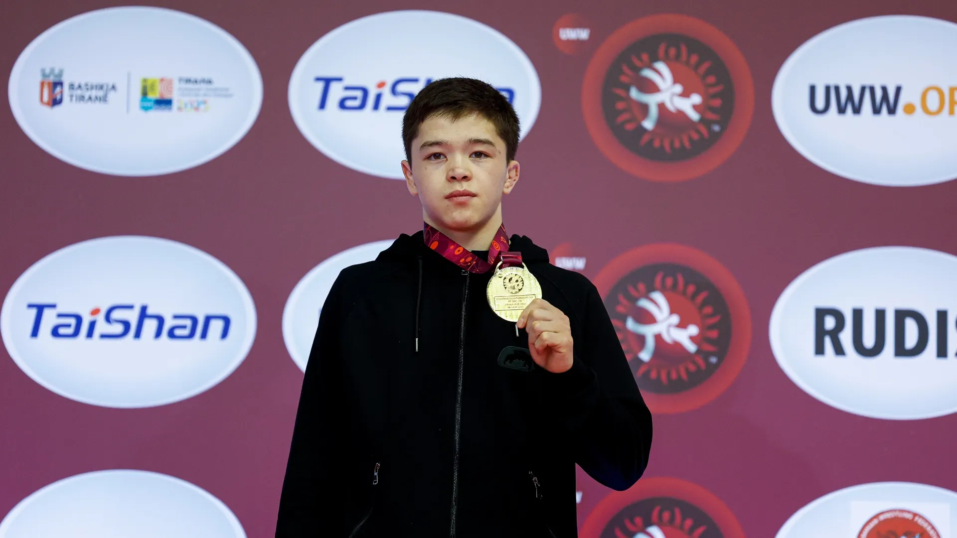 Подмосковный спортсмен завоевал золото на первенстве Европы по греко-римской борьбе