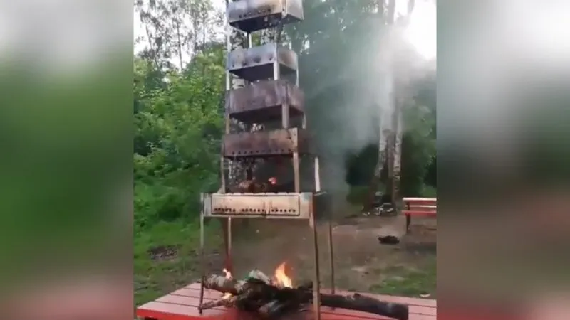 Пирамиду из мангалов построили в Люберецах