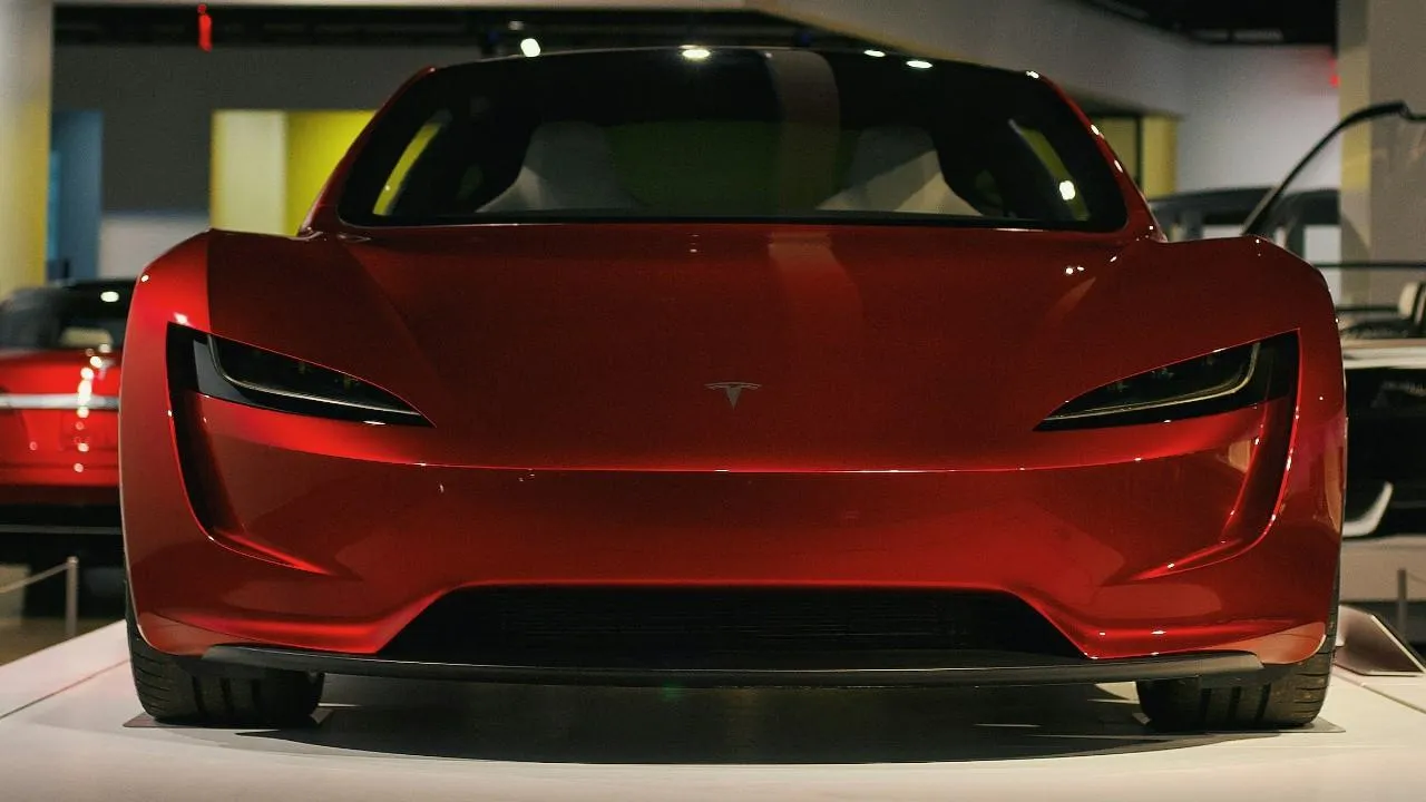 Взрывные устройства нашли в дилерском центре Tesla в Техасе