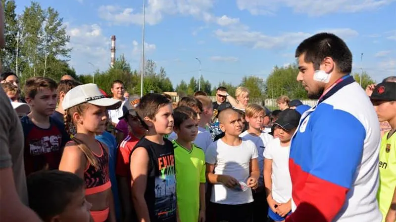 Медалисты Игр в Токио посекретничали с болельщиками в Электростали