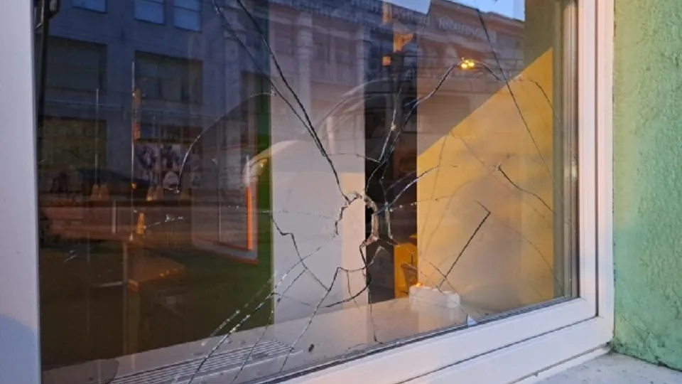 В Донецке из-за обстрела оказалось повреждено здание школы