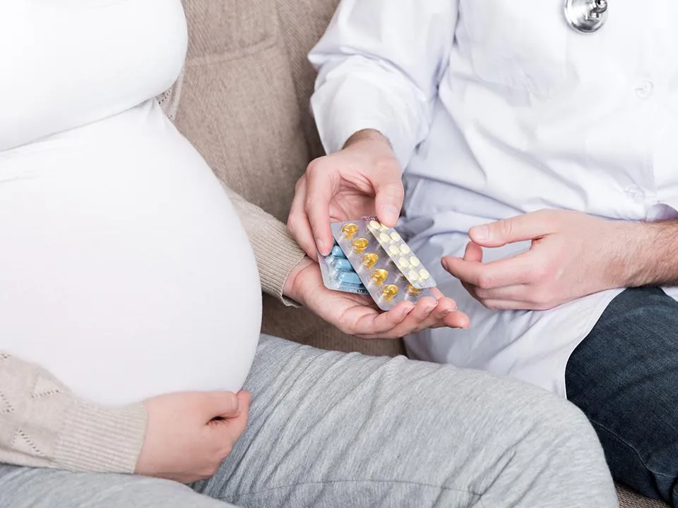 Парацетамол могут запретить в США: вызывает ли лекарство аутизм при беременности