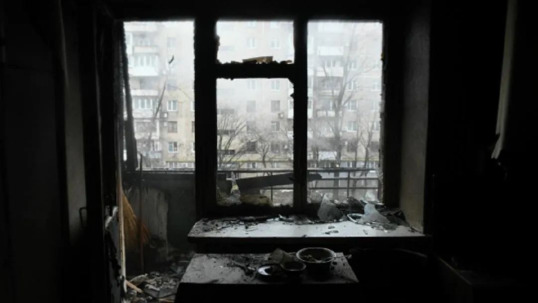 В Донецке начался серьезный пожар в многоэтажке из-за попадания взрывоопасного предмета