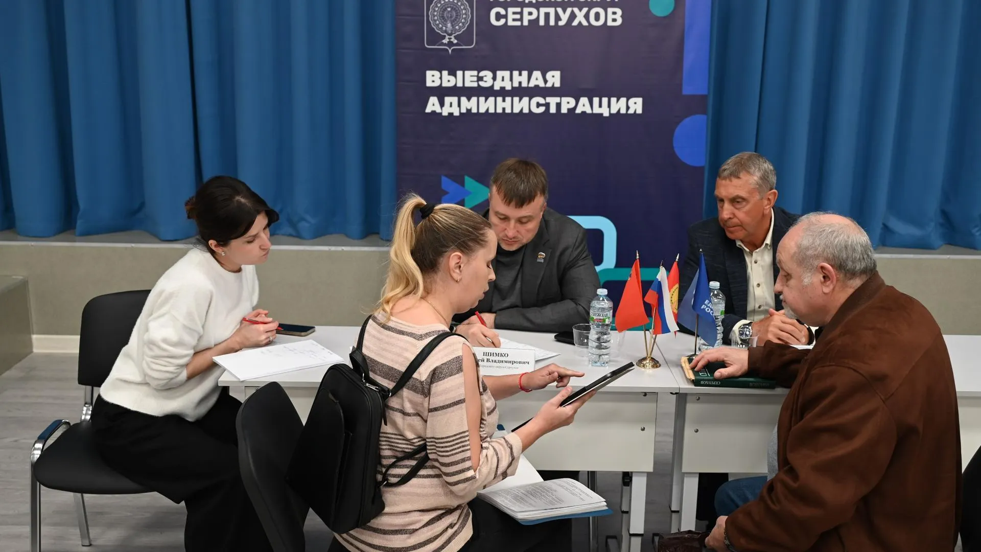 Глава Серпухова и депутаты провели прием граждан в школе №17