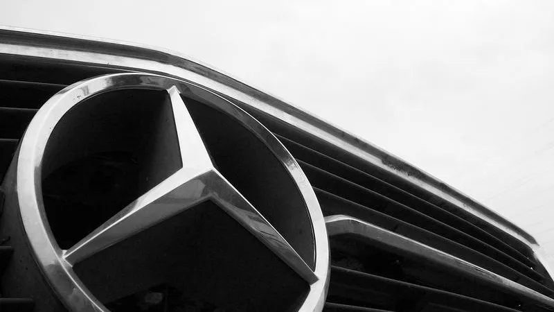 Два подмосковных мошенника обманом похитили у компании «Мерседес» за 2,5 млн