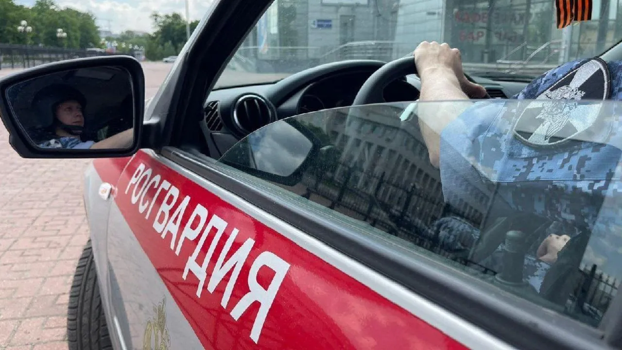 Сотрудники Росгвардии обеспечивают правопорядок в День труда в Подмосковье