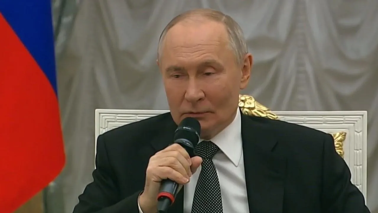 Путин заявил, что с удовольствием смотрит российские экранизации сказок с «малышами»