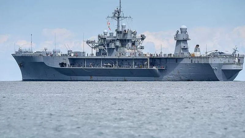 Флагманский корабль ВМС США вошел в акваторию Черного моря