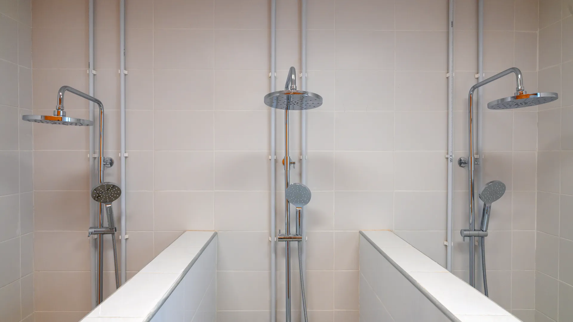 «Приходится мыться в фекалиях»: в петербургском Колпино сложилась катастрофическая ситуация