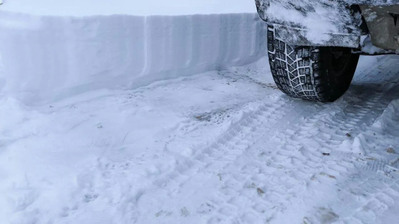 Автоюрист предупредил об опасности заснеженных автомобилей