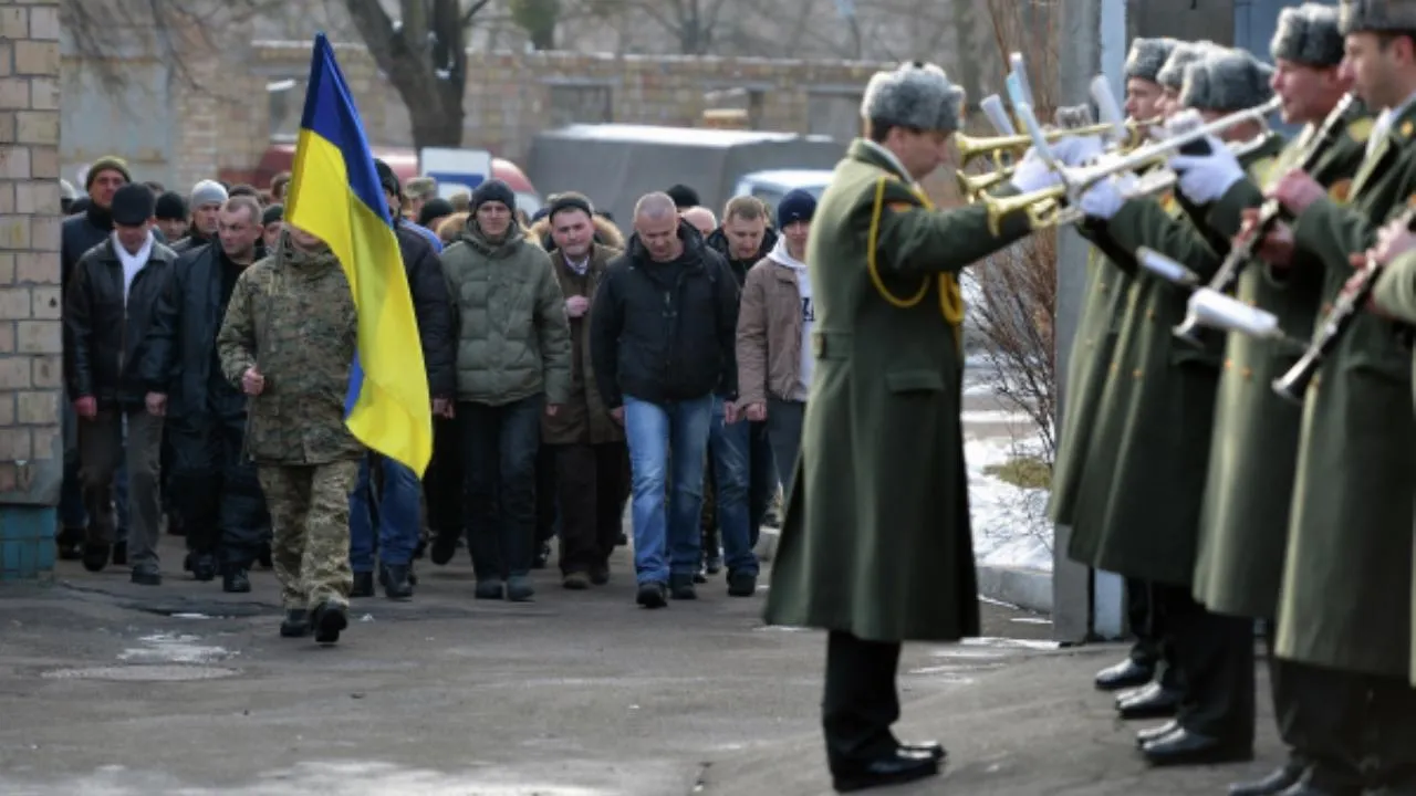 Пленный украинец заявил об опасности передвижения по киевским улицам в форме