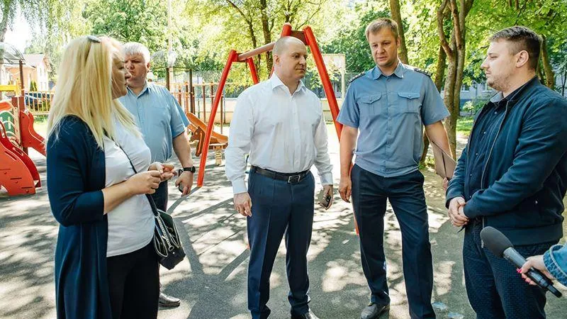 Глава Пушкинского округа проверил содержание дворовых территорий