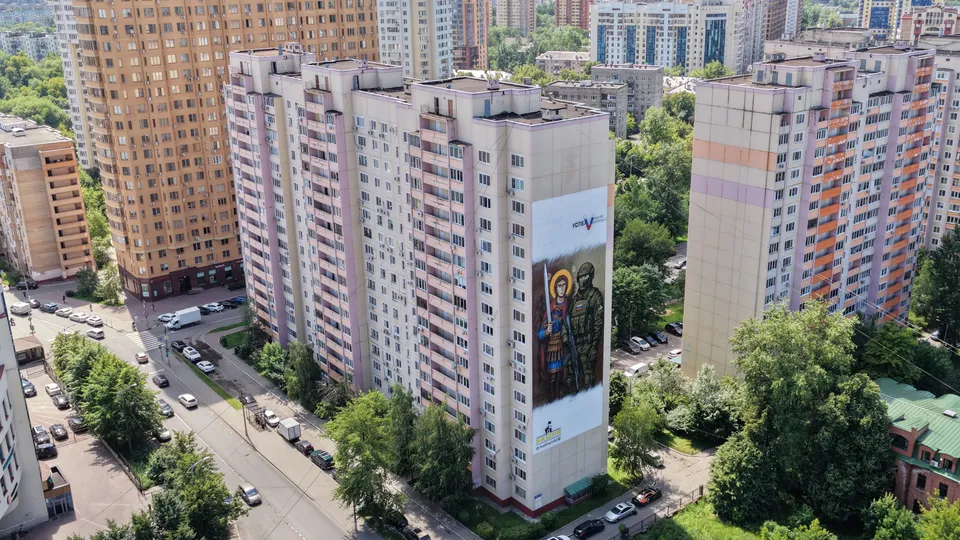 Реутов. 30-ти метровый мурал с изображением Архангела Михаила и современного воина. Фото: ООО «888»