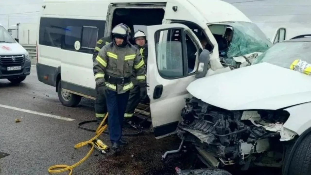 Спасатели Подмосковья приняли участие в ликвидации последствий дорожной аварии с 16 пострадавшими