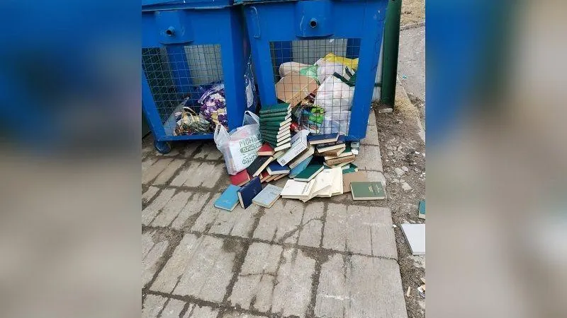 Житель Бронниц обнаружил целую «библиотеку» у мусорных ящиков