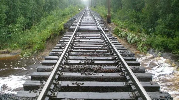 В МЖД напомнили о правилах безопасности в непогоду