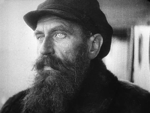 Отто Юльевич Шмидт (1891-1956) — исследователь Севера, руководитель арктической экспедиции на ледоколе «Челюскин». Кадр кинохроники, 1933 год