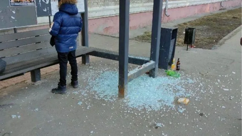 Автобусная остановка пострадала от рук вандалов в Электростали