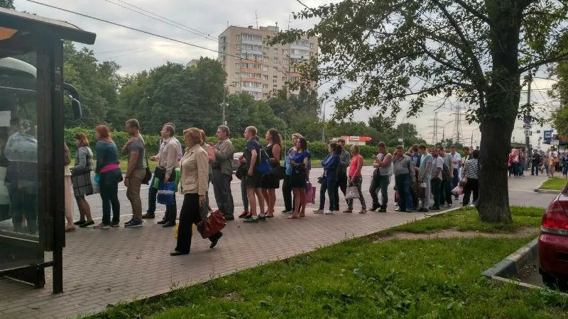 Жители Видного застряли в длинных очередях на автобус