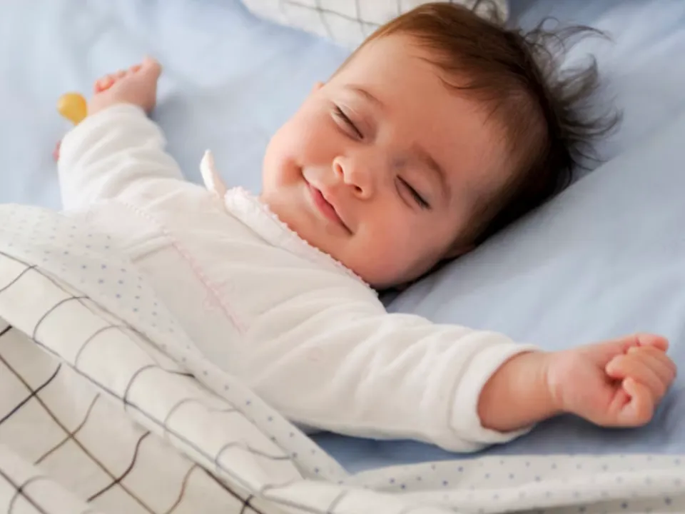 «Избавиться от установки, что с ним может что-то произойти»: стало известно, как не навредить ребенку чрезмерной заботой