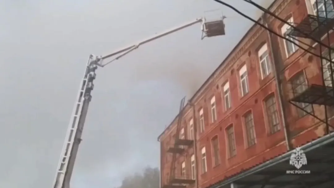 Пожар в здании бывшей ткацкой фабрики в Подмосковье потушен