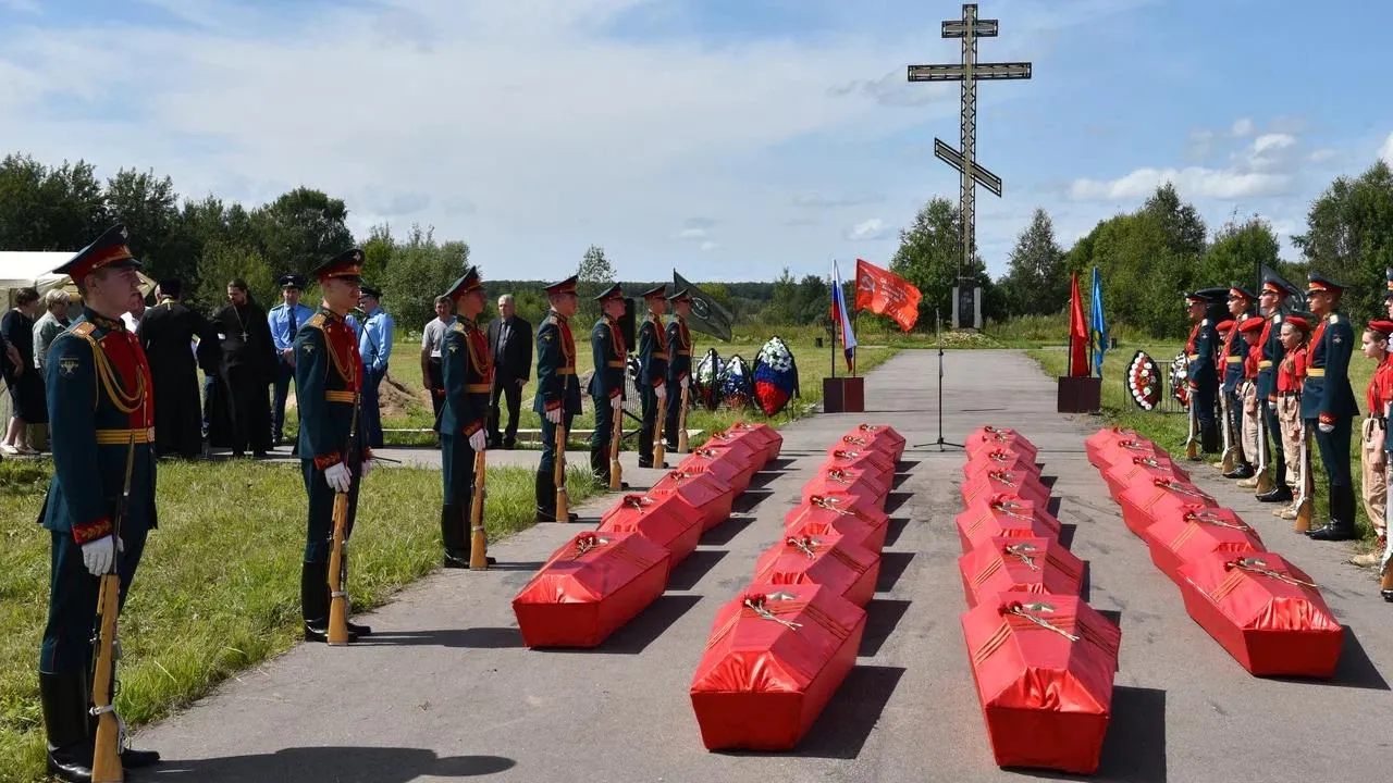 Останки более ста человек, замученных фашистами, предали земле в подмосковном Лотошино