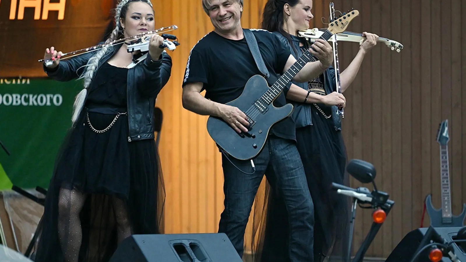 Александр Яненков (в центре). Фото: Сергей Демянюк