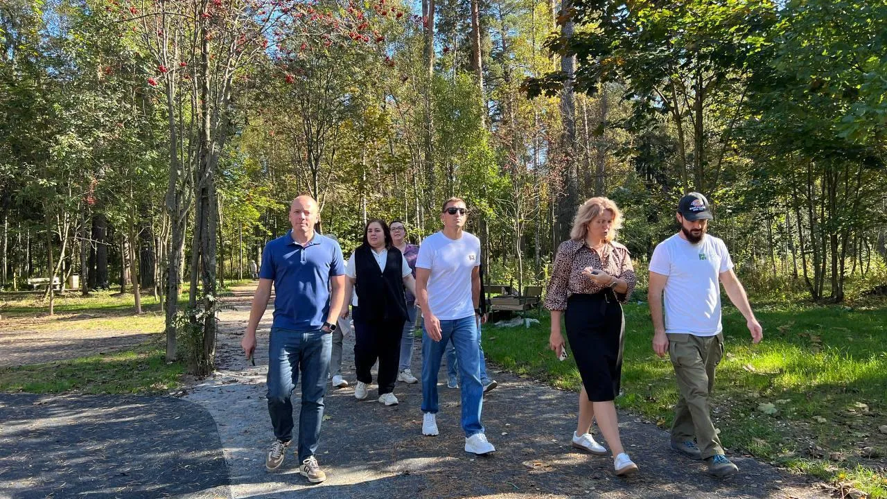 Депутаты округа Пушкинский оценили результаты благоустройства лесопарка «Банный лес»