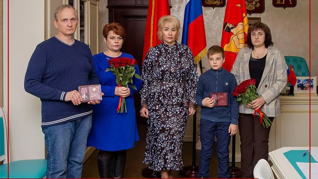 Глава городского округа Электросталь Инна Волкова вручила Ордена Мужества родным погибших бойцов в СВО