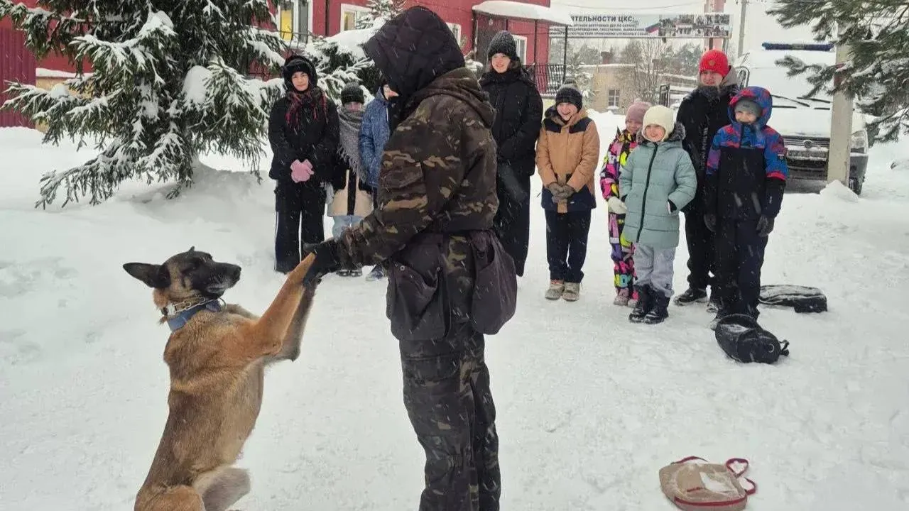 Воспитанники Семейного центра «Созвездие» Рузы посетили центр кинологической службы
