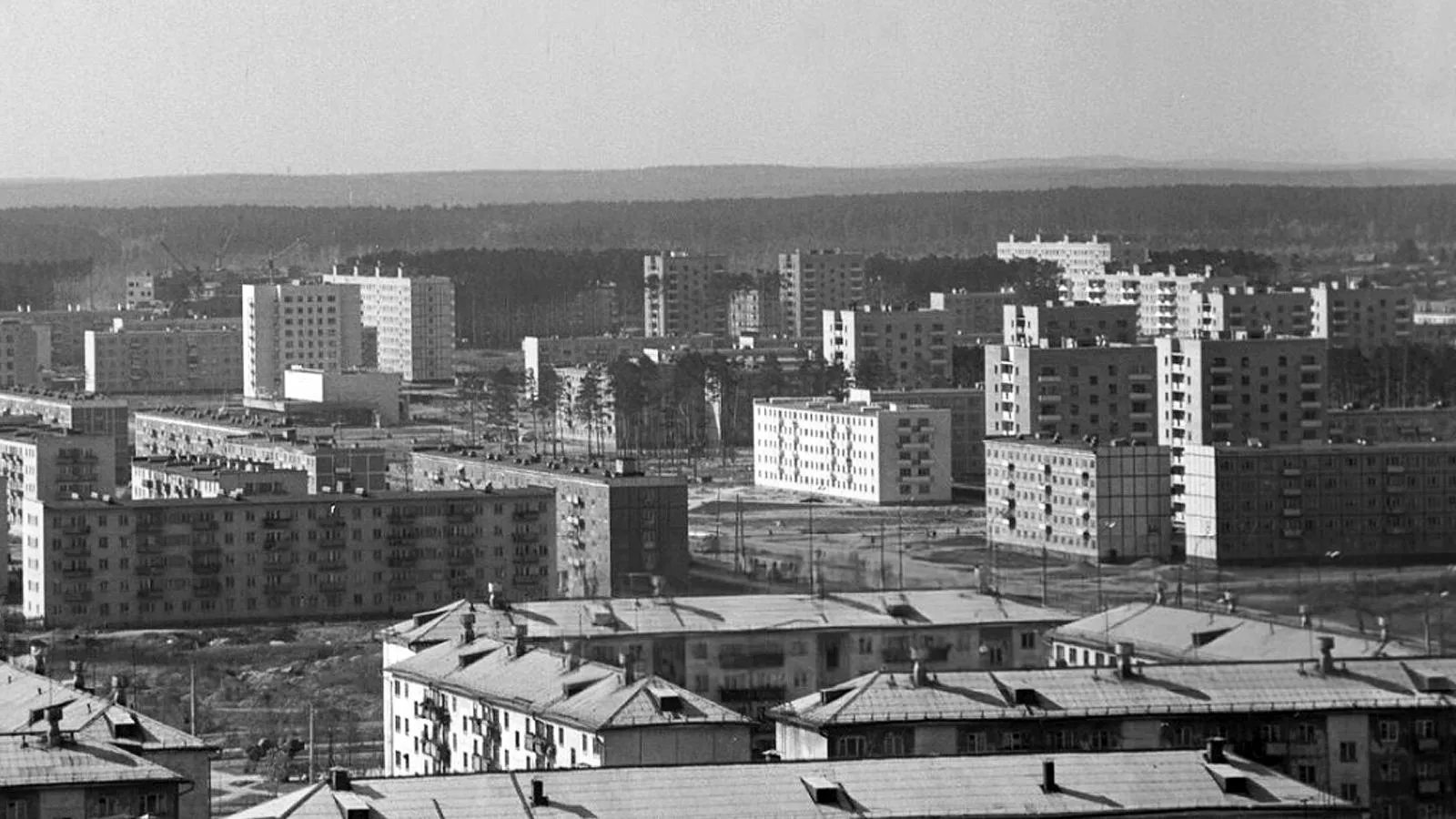Жилые кварталы Юго-Западного района в городе Свердловске. В. Каушанов