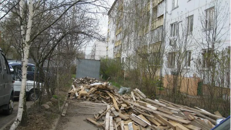 Гору мусора объемом более 60 кубометров ликвидировали в Опалихе