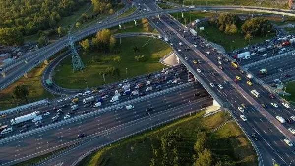 ДТП с участием мотоцикла и легкового автомобиля произошло на МКАД