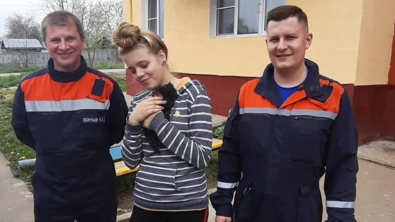 Спасатели в Можайске вытащили застрявшего в вентиляционной шахте котенка