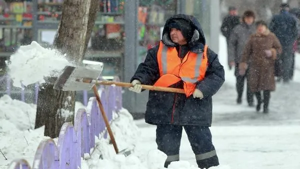 В Подмосковье в уборке дворов от снега участвуют более 8 тысяч сотрудников ЖКХ