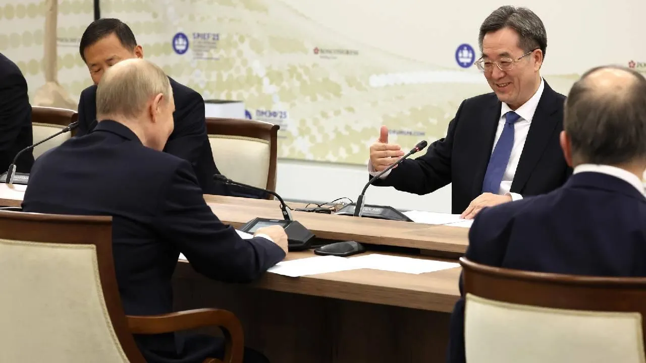 «Редчайший случай»: Ушаков сообщил, что Путин покинет РФ на четыре дня
